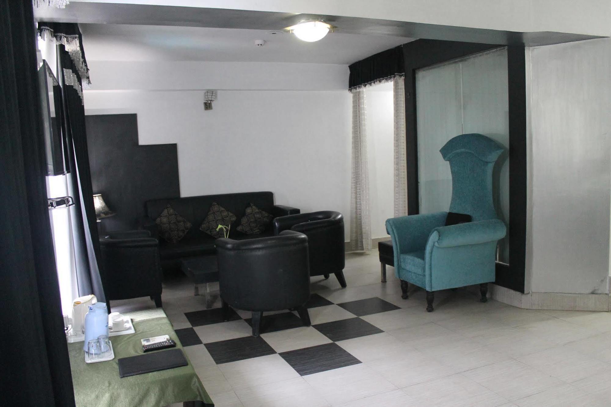 Aravali Clarks Inn Alwar Extérieur photo