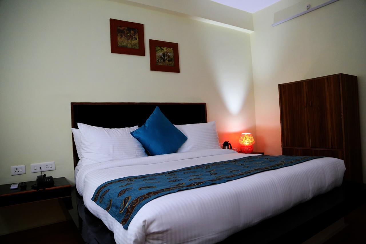 Aravali Clarks Inn Alwar Extérieur photo