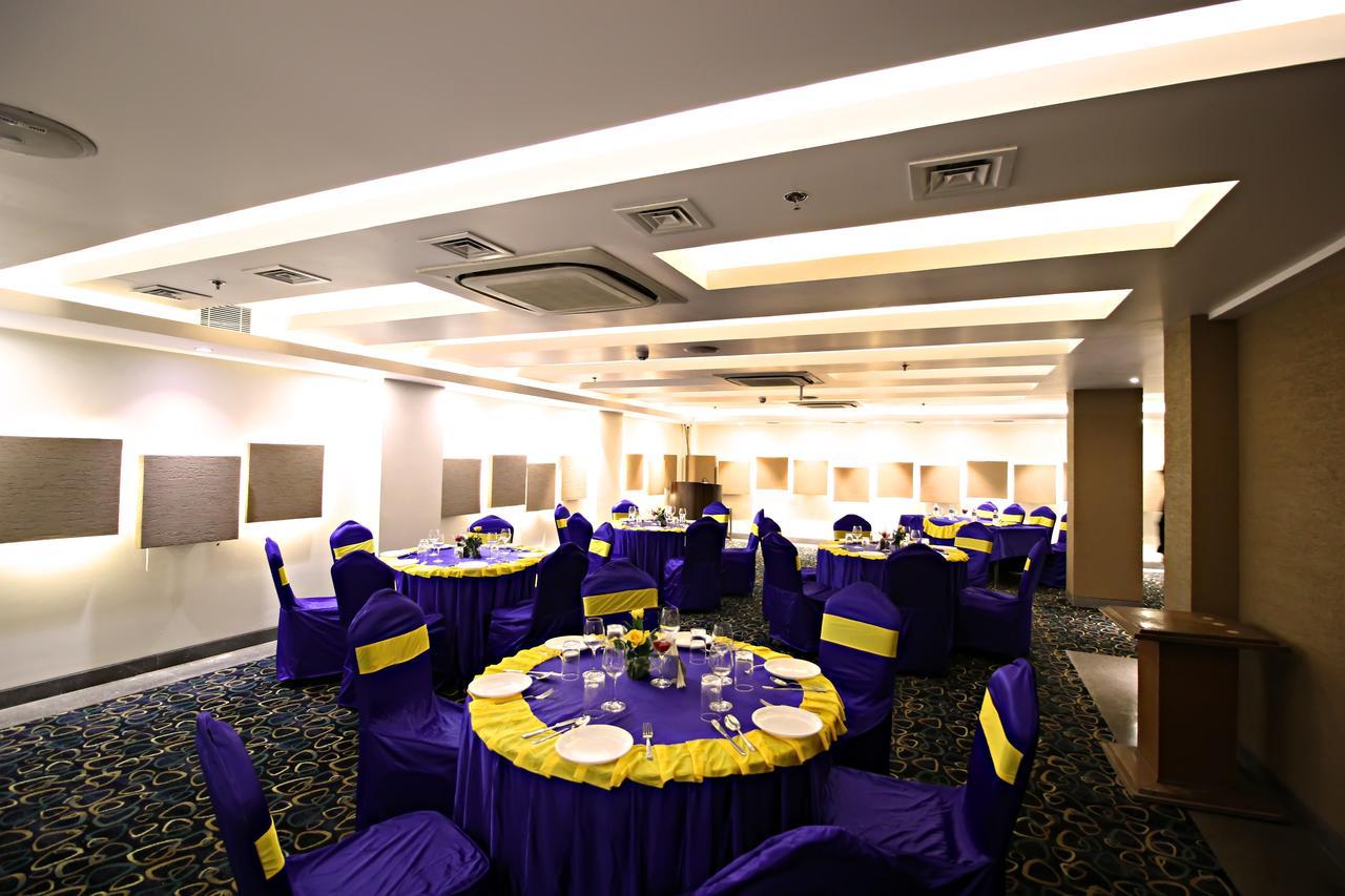 Aravali Clarks Inn Alwar Extérieur photo