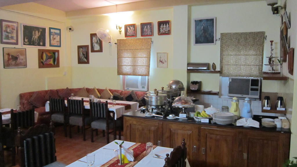 Aravali Clarks Inn Alwar Extérieur photo