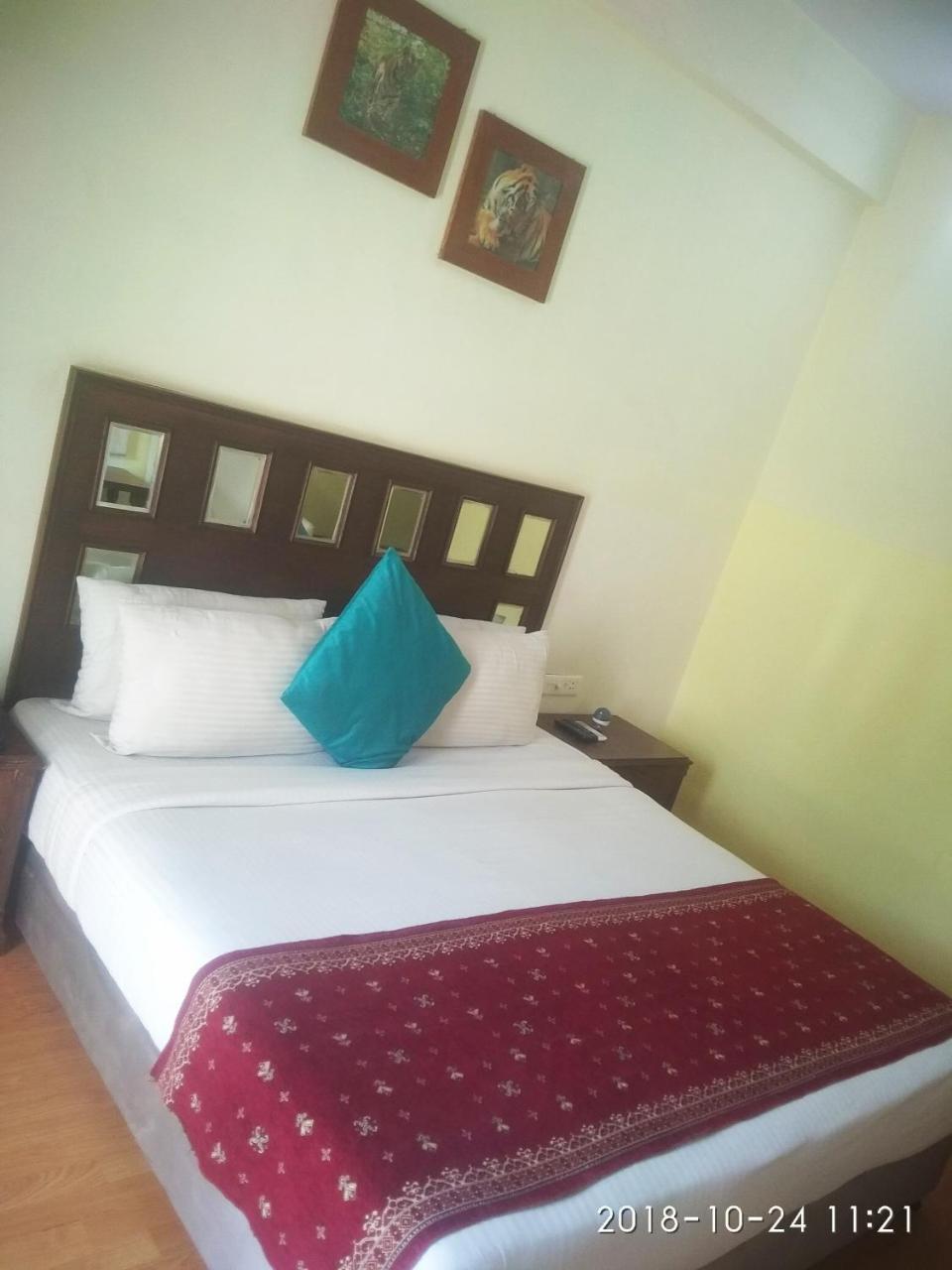 Aravali Clarks Inn Alwar Extérieur photo